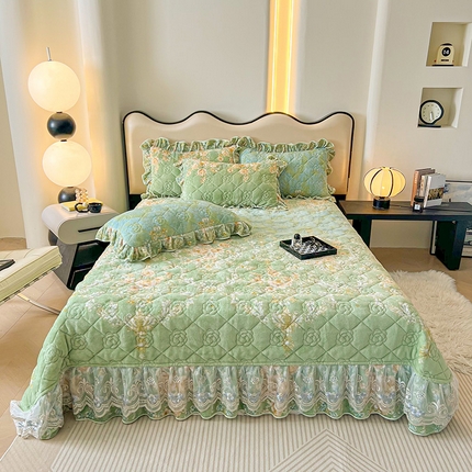 宜凡家纺 2024新款牛奶绒印花夹棉花边床盖三件套 欧曼情调