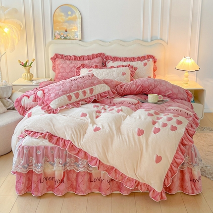 91家纺网 家纺一手货源 找家纺 （总）宜凡家纺 2024新款牛奶绒印花夹棉花边床裙四件套