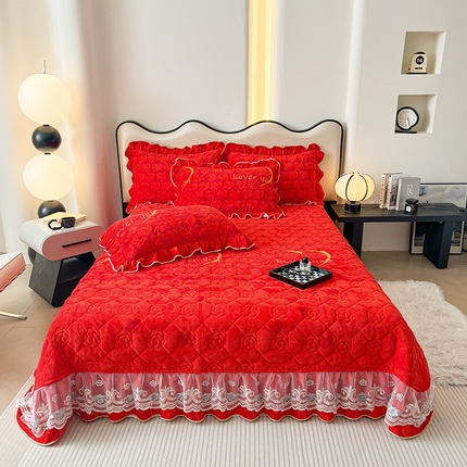 91家纺网 家纺一手货源 找家纺 （总）宜凡家纺 2024新款牛奶绒印花夹棉花边床盖三件套