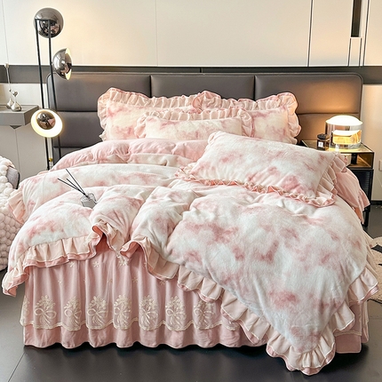 91家纺网 家纺一手货源 找家纺 （总）宜凡家纺 2024新款高克重牛奶绒兔绒床裙四件套