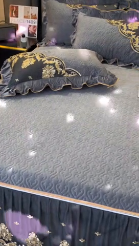 91家纺网 家纺一手货源 找家纺 罗艺轩 2024新款高克重水晶绒夹棉床裙三件套-欧典风尚 欧典风尚-高级灰