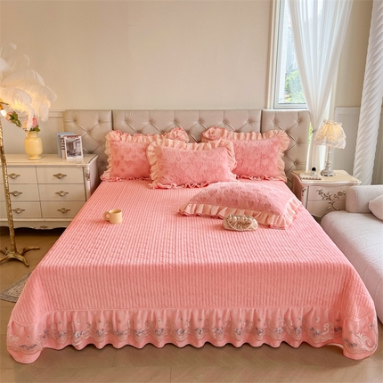 91家纺网 家纺一手货源 找家纺 （总）宜凡家纺 2024新款A类牛奶绒剪花绒床盖三件套