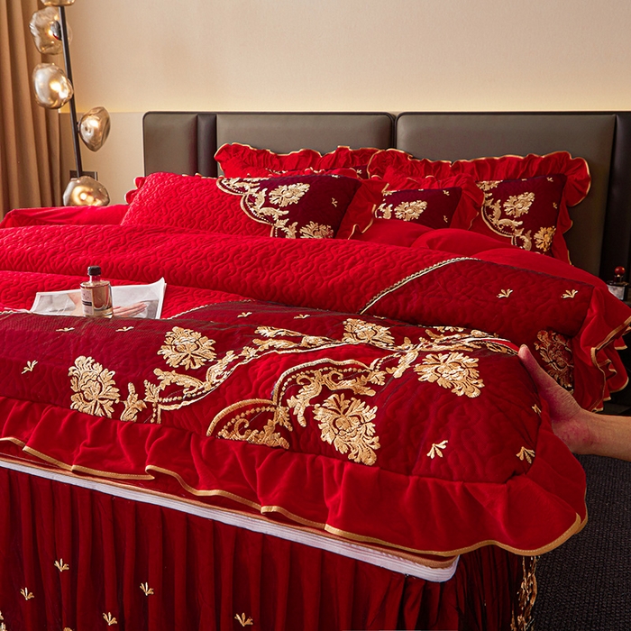 91家纺网 家纺一手货源 找家纺 罗艺轩 2024新款高克重水晶绒夹棉床裙四件套-欧典风尚 欧典风尚-喜庆红