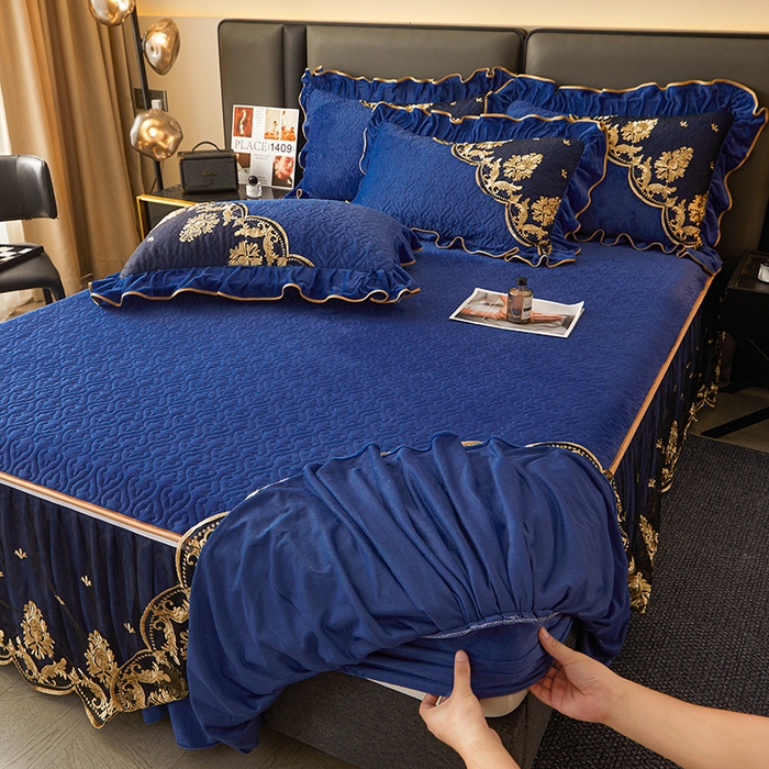 91家纺网 家纺一手货源 找家纺 罗艺轩 2024新款高克重水晶绒夹棉床裙三件套-欧典风尚 欧典风尚-宝石蓝