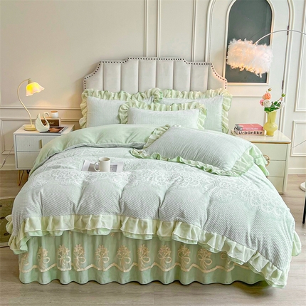 91家纺网 家纺一手货源 找家纺 （总）宜凡家纺 2024新款牛奶绒雕花绒床裙四件套