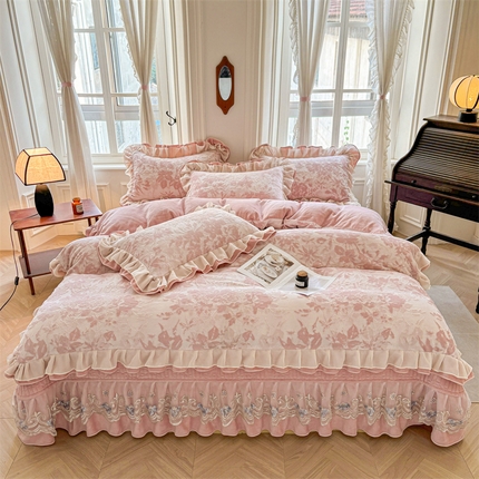 91家纺网 家纺一手货源 找家纺 （总）宜凡家纺 2024新款牛奶绒雕花绒床盖四件套