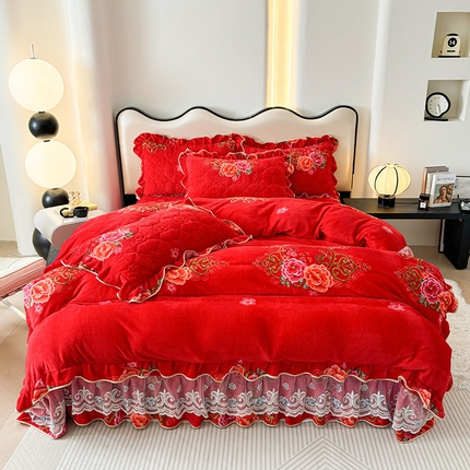 91家纺网 家纺一手货源 找家纺 （总）宜凡家纺 2024新款牛奶绒印花夹棉花边床盖四件套