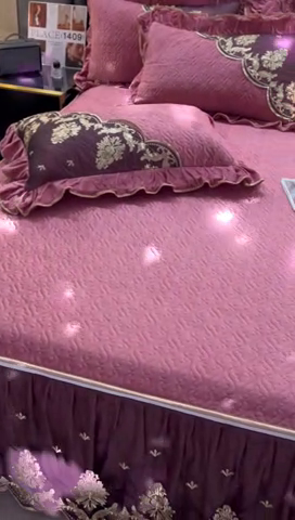 91家纺网 家纺一手货源 找家纺 罗艺轩 2024新款高克重水晶绒夹棉床裙三件套-欧典风尚 欧典风尚-深豆沙