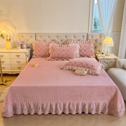 宜凡家纺 2024新款A类牛奶绒剪花绒床盖三件套 点点心动-豆沙红