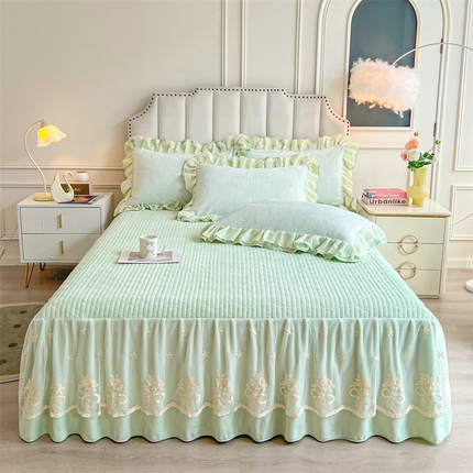 91家纺网 家纺一手货源 找家纺 （总）宜凡家纺 2024新款牛奶绒雕花绒床裙三件套