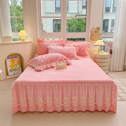 宜凡家纺 2024新款A类牛奶绒剪花绒床裙三件套 点点心动-公主粉