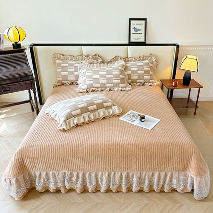 91家纺网 家纺一手货源 找家纺 宜凡家纺 2024新款高克重牛奶绒兔绒床盖三件套 都市剪影 咖