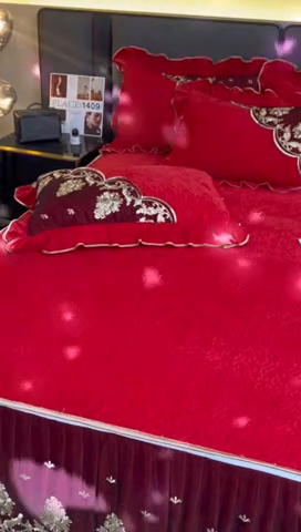 91家纺网 家纺一手货源 找家纺 罗艺轩 2024新款高克重水晶绒夹棉床裙三件套-欧典风尚 欧典风尚-喜庆红