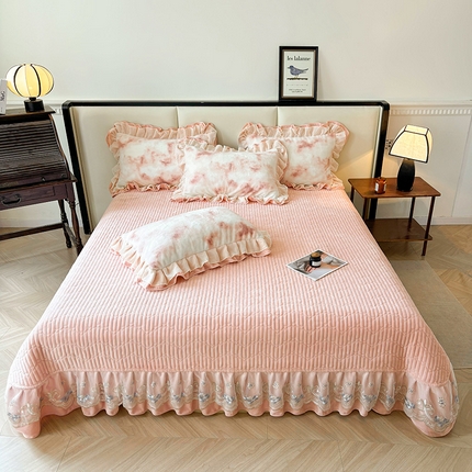 91家纺网 家纺一手货源 找家纺 宜凡家纺 2024新款高克重牛奶绒兔绒床盖三件套 云雾深深 粉