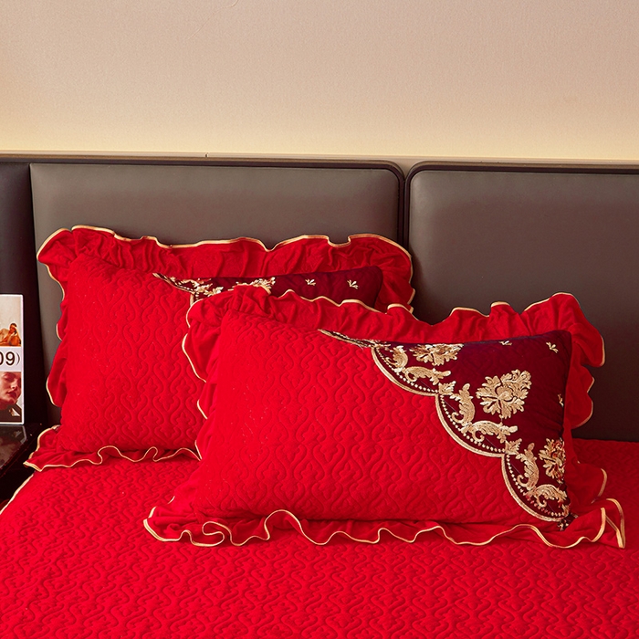 91家纺网 家纺一手货源 找家纺 罗艺轩 2024新款高克重水晶绒夹棉床裙三件套-欧典风尚 欧典风尚-喜庆红