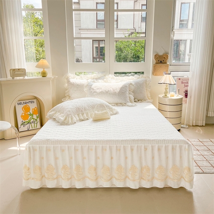 91家纺网 家纺一手货源 找家纺 （总）宜凡家纺 2024新款A类牛奶绒剪花绒床裙三件套