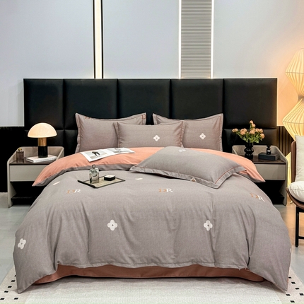 91家纺网 家纺一手货源 找家纺 优品阁 2024新款亲肤舒适全棉磨毛四件套学生三件套系列 迪诺之旅-灰