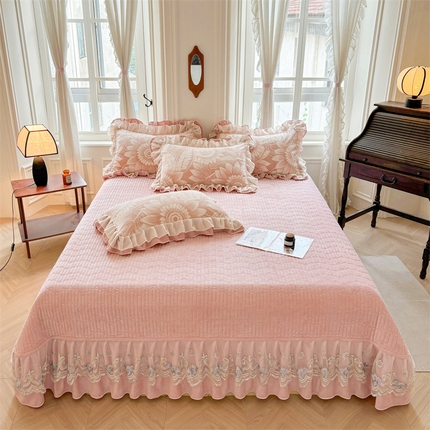 宜凡家纺 2024新款牛奶绒雕花绒床盖三件套 海棠花开