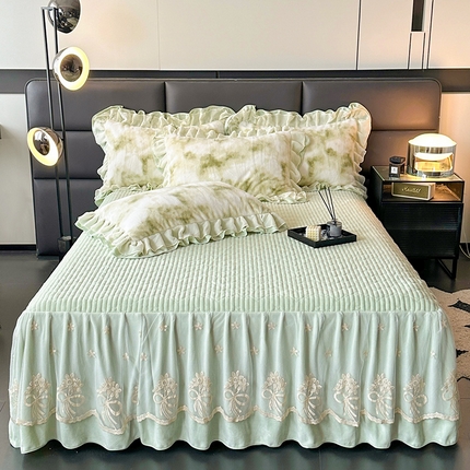 宜凡家纺 2024新款高克重牛奶绒兔绒床裙三件套 云雾深深 绿