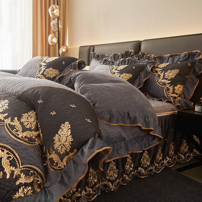 91家纺网 家纺一手货源 找家纺 罗艺轩 2024新款高克重水晶绒夹棉床裙四件套-欧典风尚 欧典风尚-高级灰