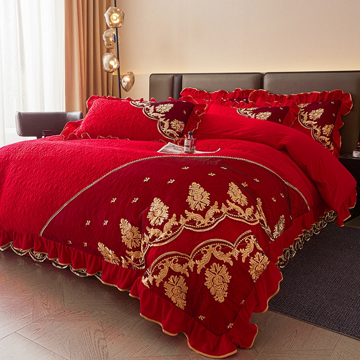 91家纺网 家纺一手货源 找家纺 罗艺轩 2024新款高克重水晶绒夹棉床裙四件套-欧典风尚 欧典风尚-喜庆红