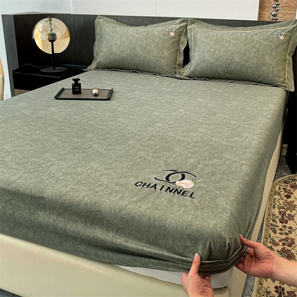 91家纺网 家纺一手货源 找家纺 （总）灰鲸 2025新款秋冬加厚磨毛刺绣床笠