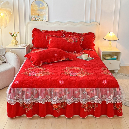 91家纺网 家纺一手货源 找家纺 （总）宜凡家纺 2024新款牛奶绒印花夹棉花边床裙三件套