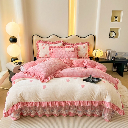 91家纺网 家纺一手货源 找家纺 （总）宜凡家纺 2024新款牛奶绒印花夹棉花边床盖四件套