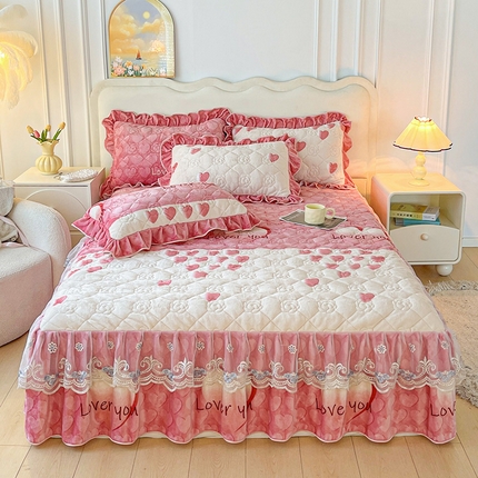 宜凡家纺 2024新款牛奶绒印花夹棉花边床裙三件套 心动时刻 粉