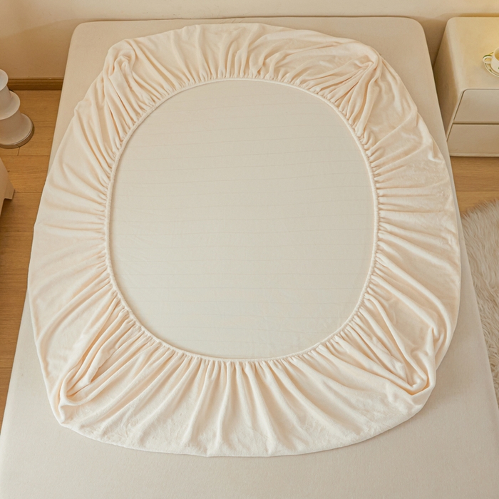 91家纺网 家纺一手货源 找家纺 鑫钰 2024秋冬新款加厚牛奶绒防水床笠 米白