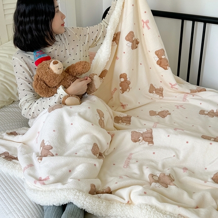 吉象家纺 2024新款高克重牛奶绒羊羔绒印花毛毯 幸运熊