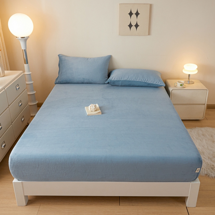 91家纺网 家纺一手货源 找家纺 鑫钰 2024秋冬新款加厚牛奶绒防水床笠 湖蓝