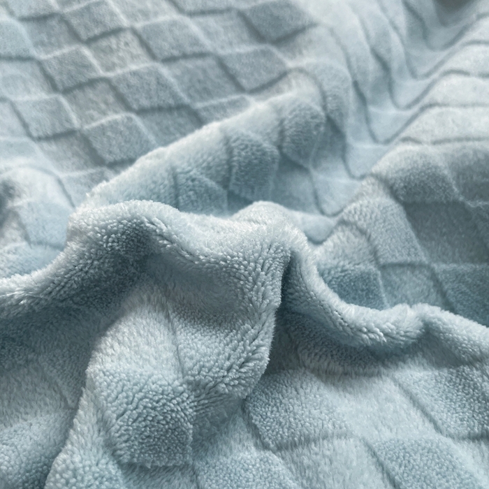 91家纺网 家纺一手货源 找家纺 菡宝 2024新款贝壳边无印风230g雕花绒床单四件套 菱形格-雾兰