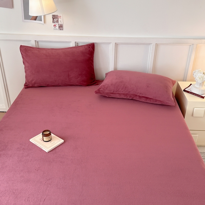 91家纺网 家纺一手货源 找家纺 简宜家居（朝初家纺） 2025新款200克牛奶绒A版床笠 酒红