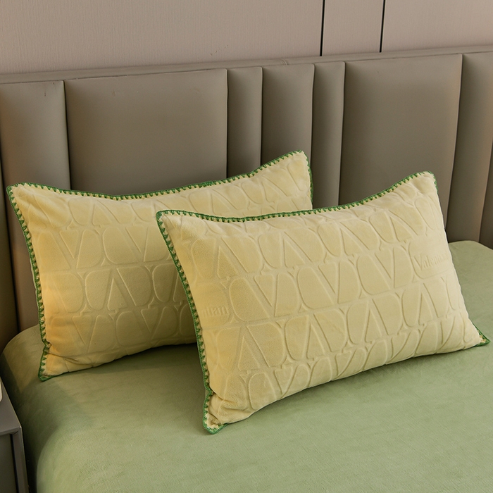 91家纺网 家纺一手货源 找家纺 菡宝 2024新款贝壳边无印风230g雕花绒单被套 华威-鹅黄