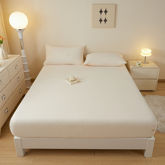 91家纺网 家纺一手货源 找家纺 鑫钰 2024秋冬新款加厚牛奶绒防水床笠 米白