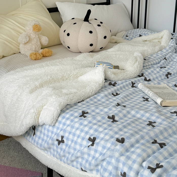 91家纺网 家纺一手货源 找家纺 吉象家纺 2024新款高克重牛奶绒羊羔绒印花毛毯 蝴蝶结