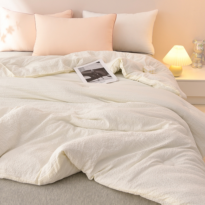 91家纺网 家纺一手货源 找家纺 富威堡家纺 2025新款A类泡泡纱新疆棉花被 奶昔白