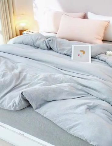 91家纺网 家纺一手货源 找家纺 富威堡家纺 2025新款A类泡泡纱新疆棉花被 浅云灰