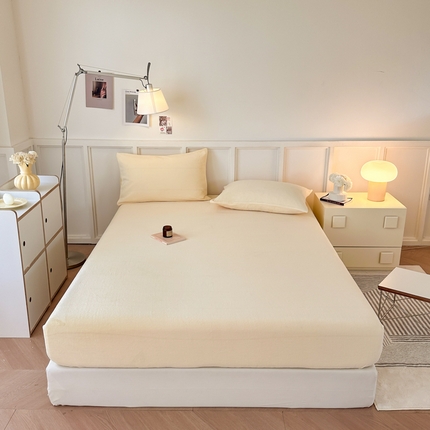 91家纺网 家纺一手货源 找家纺 简宜家居（朝初家纺） 2025新款200克牛奶绒A版床笠 奶白