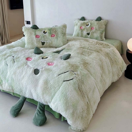 91家纺网 家纺一手货源 找家纺 嗨购家纺 2024新款水貂绒宝宝绒四件套-小怪兽卡通系列（实拍图） 绿兽奇卡