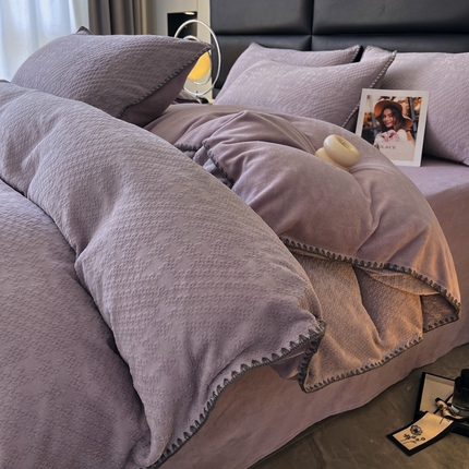 菡宝 2024新款贝壳边无印风230g雕花绒床单四件套 千鸟-紫