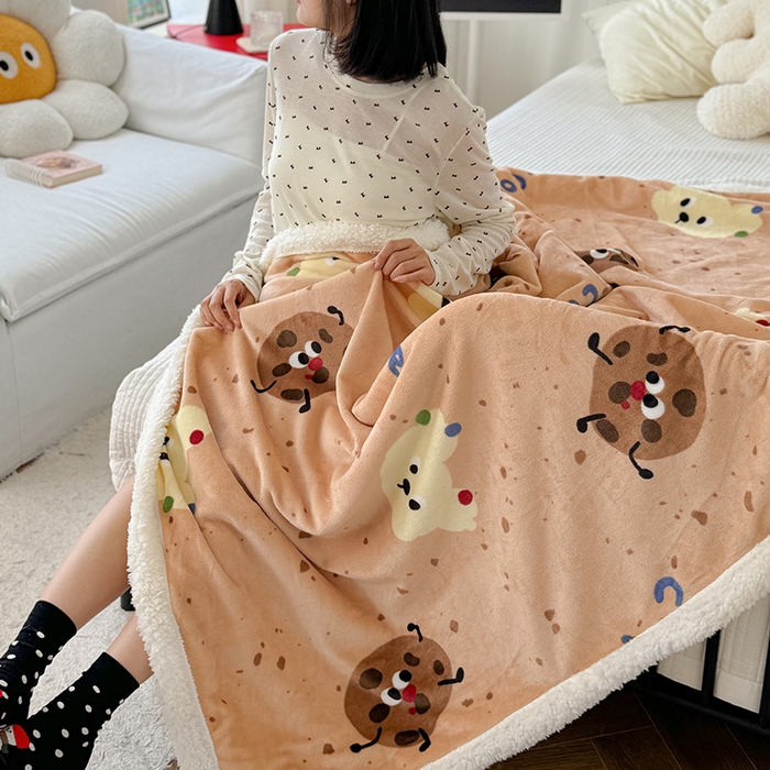 91家纺网 家纺一手货源 找家纺 吉象家纺 2024新款高克重牛奶绒羊羔绒印花毛毯 曲奇饼干