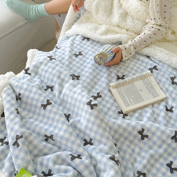 91家纺网 家纺一手货源 找家纺 吉象家纺 2024新款高克重牛奶绒羊羔绒印花毛毯 蝴蝶结