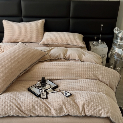 91家纺网 家纺一手货源 找家纺 （总）菡宝 2024新款贝壳边无印风230g雕花绒单被套