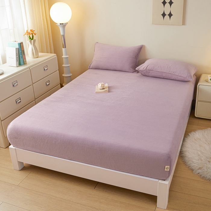 91家纺网 家纺一手货源 找家纺 鑫钰 2024秋冬新款加厚牛奶绒简约纯色床笠 紫色