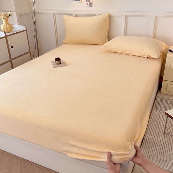 91家纺网 家纺一手货源 找家纺 简宜家居（朝初家纺） 2025新款200克牛奶绒A版床笠 淡雅黄