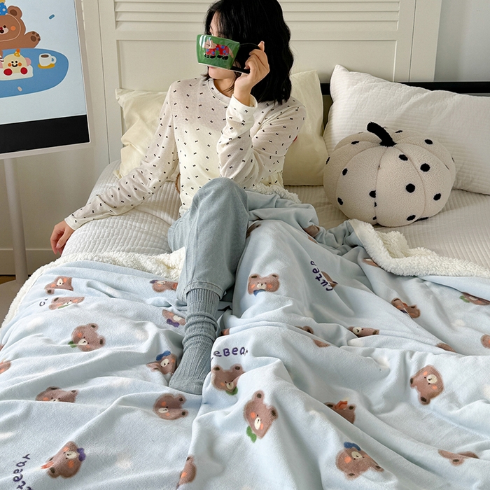 91家纺网 家纺一手货源 找家纺 吉象家纺 2024新款高克重牛奶绒羊羔绒印花毛毯 领带熊