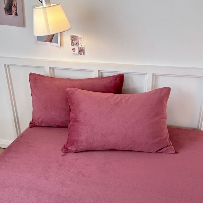 91家纺网 家纺一手货源 找家纺 简宜家居（朝初家纺） 2025新款200克牛奶绒A版床笠 酒红