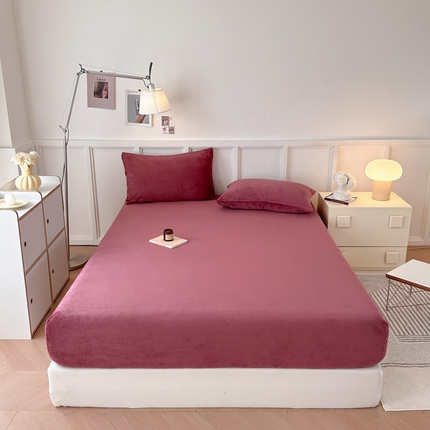 91家纺网 家纺一手货源 找家纺 简宜家居（朝初家纺） 2025新款200克牛奶绒A版床笠 酒红